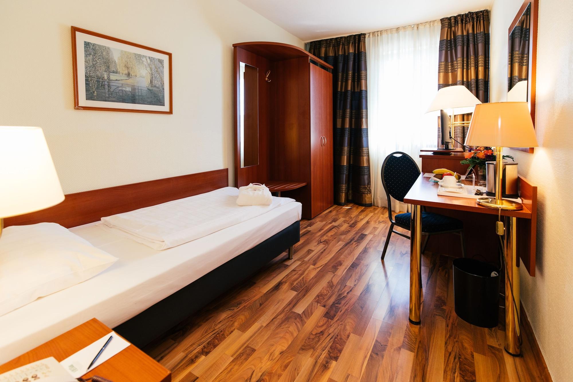 Hotel Excelsior - Central Station Frankfurt am Main Exterior photo