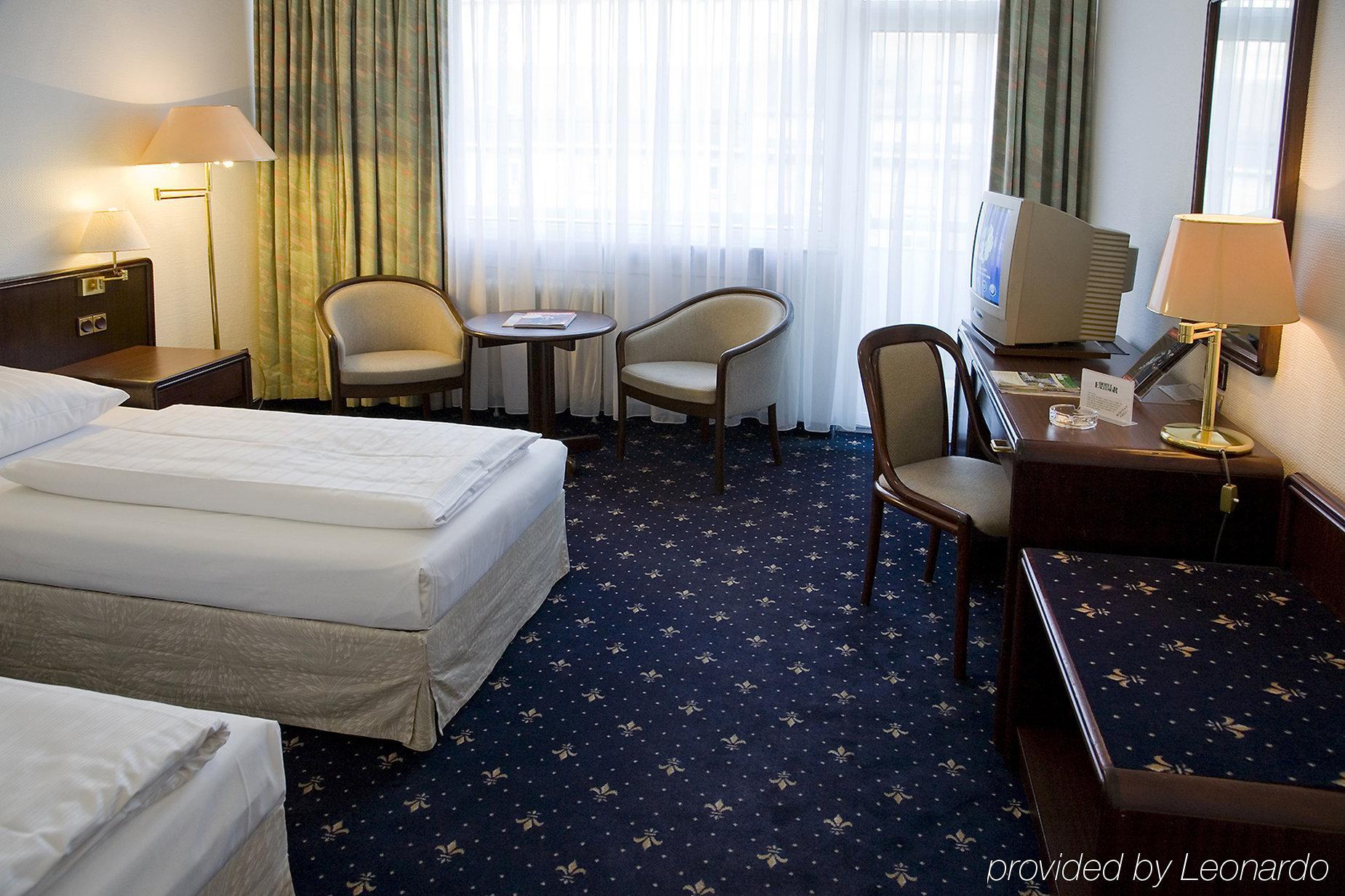 Hotel Excelsior - Central Station Frankfurt am Main Room photo