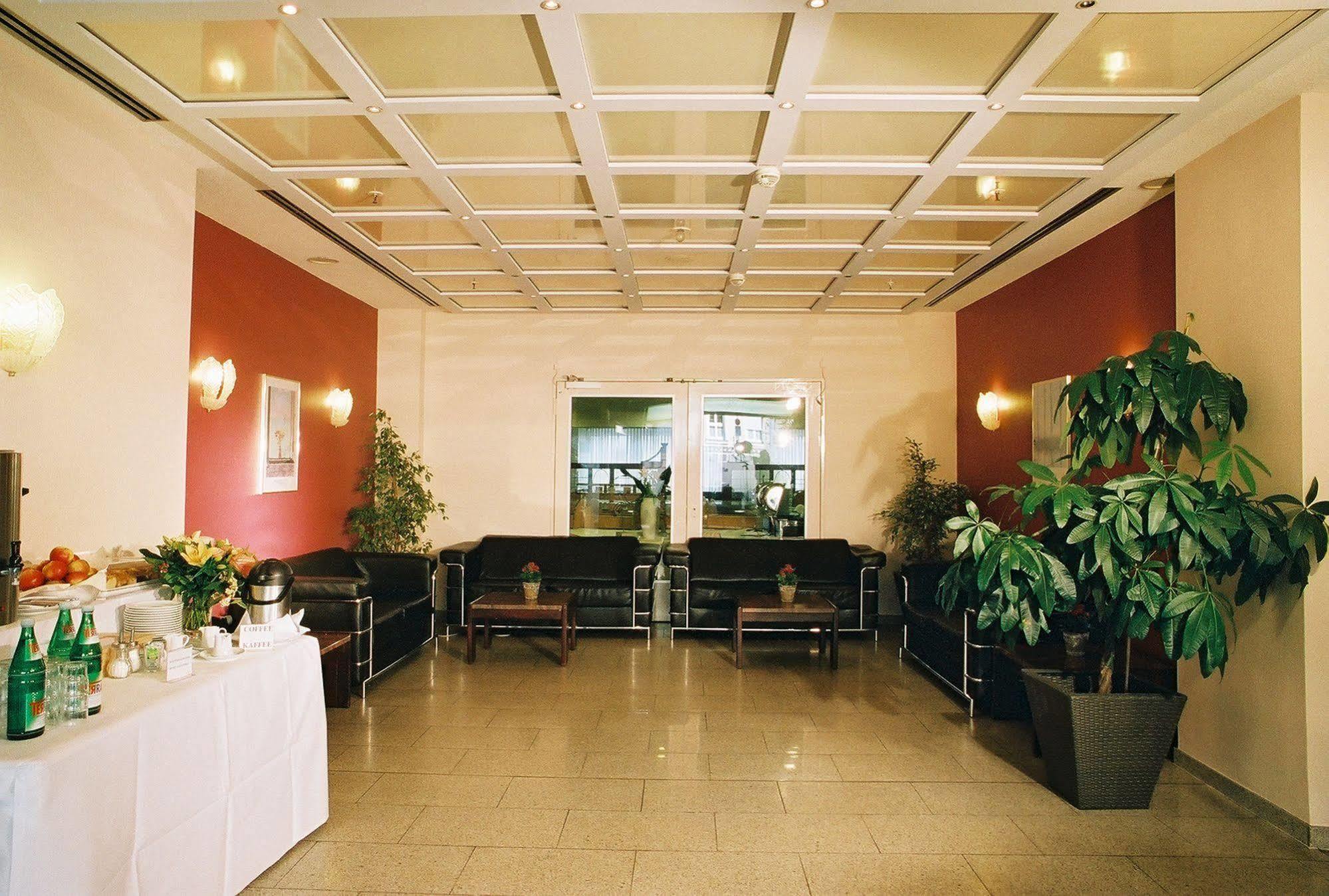 Hotel Excelsior - Central Station Frankfurt am Main Exterior photo