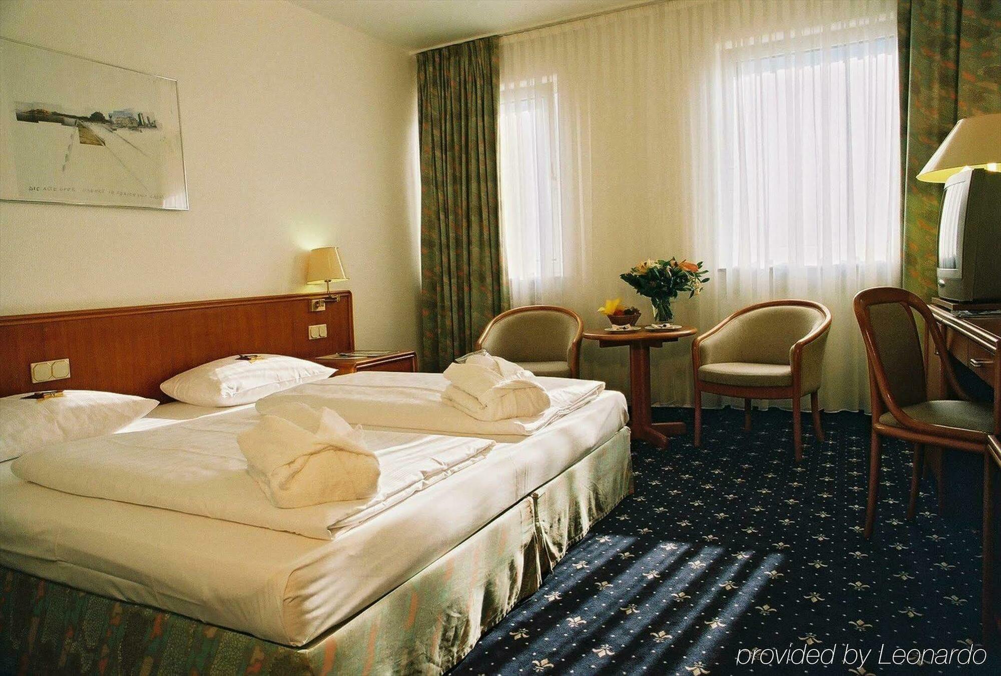 Hotel Excelsior - Central Station Frankfurt am Main Room photo